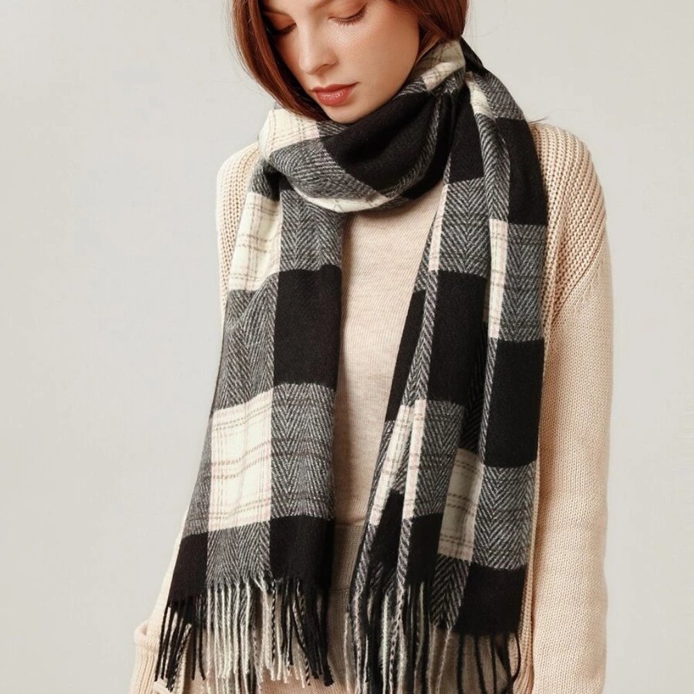 Plaid Print Fringe Hem Scarf
